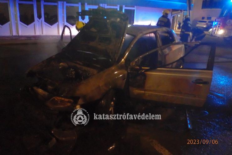 Teljesen kigett egy szemlyaut Szombathelyen